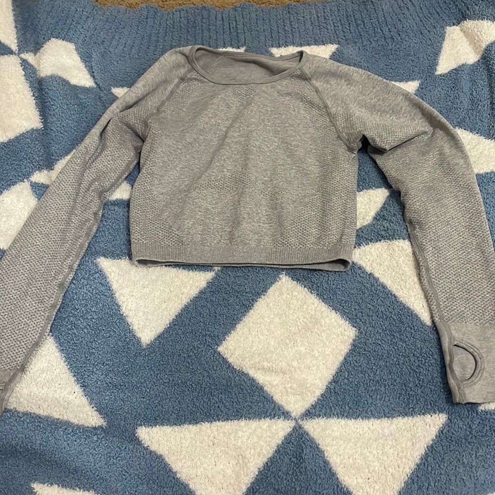 Long sleeve cropped workout top